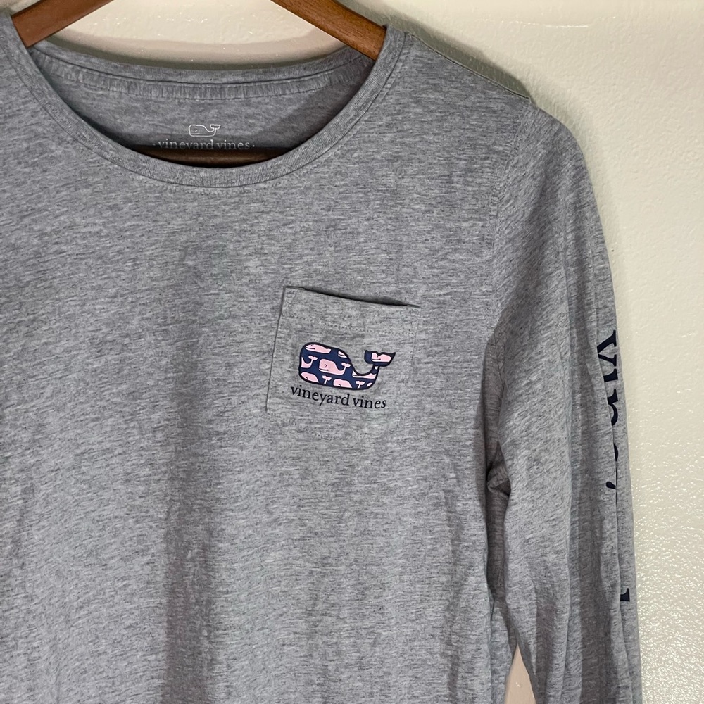 Vineyard Vines Gray Long Sleeve Whale Logo Tee Shirt Size Small - Picture 4 of 10